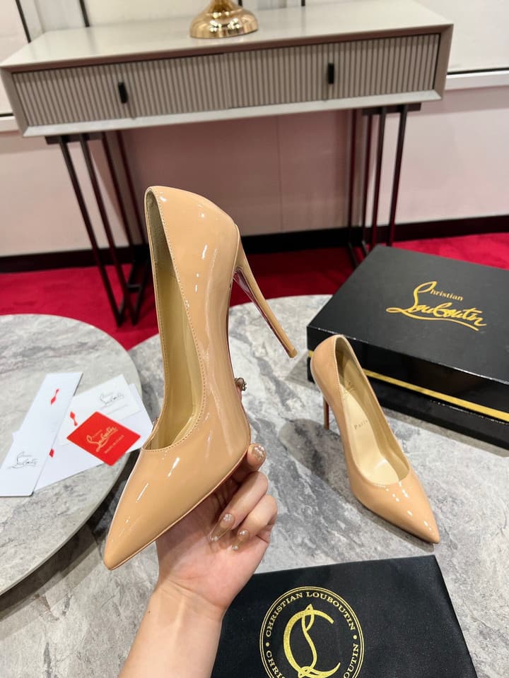 Christian Louboutin Classic Kate Patent Pumps in Black Patent Leather