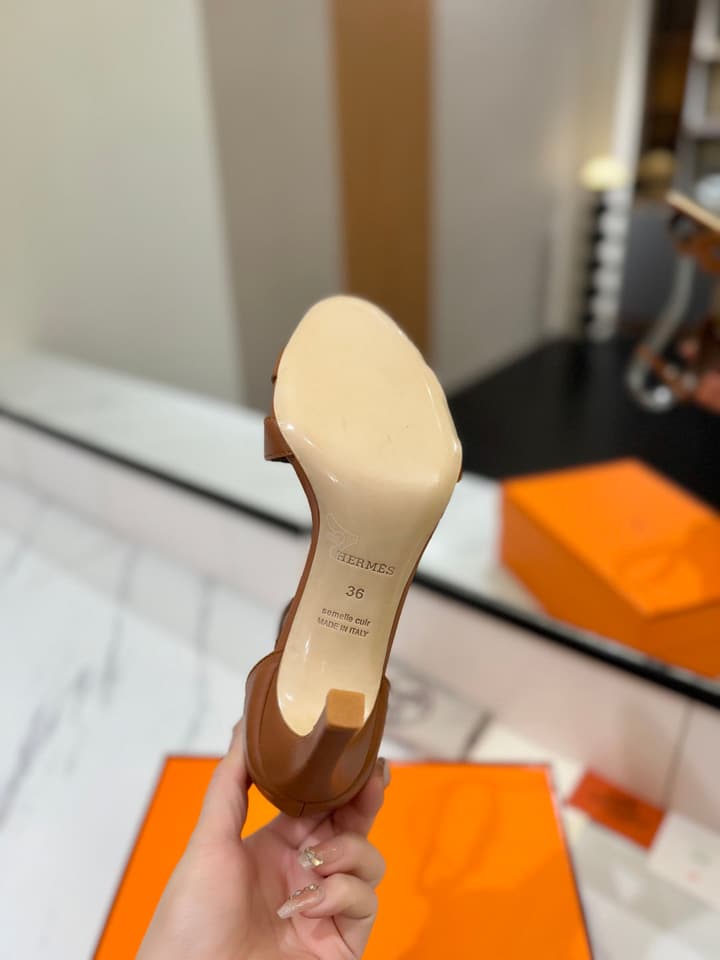 Hermès Classic Smooth Cowhide Pumps – 9cm in Caramel Brown