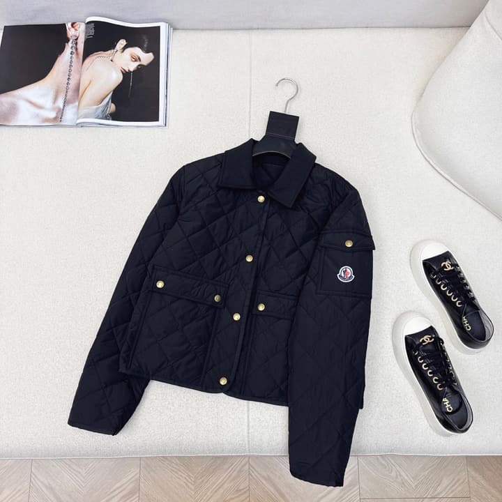 Moncler Diamond Quilted Padded Short Jacket in Black