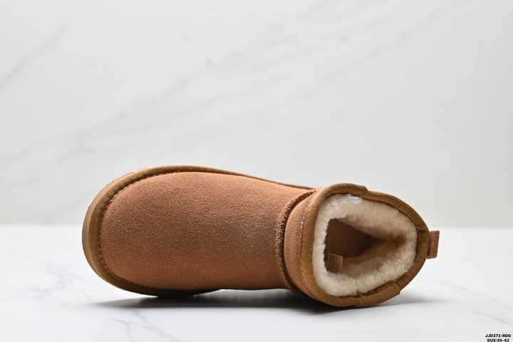 UGG Classic Ultra Mini Platform Snow Boots in Chestnut