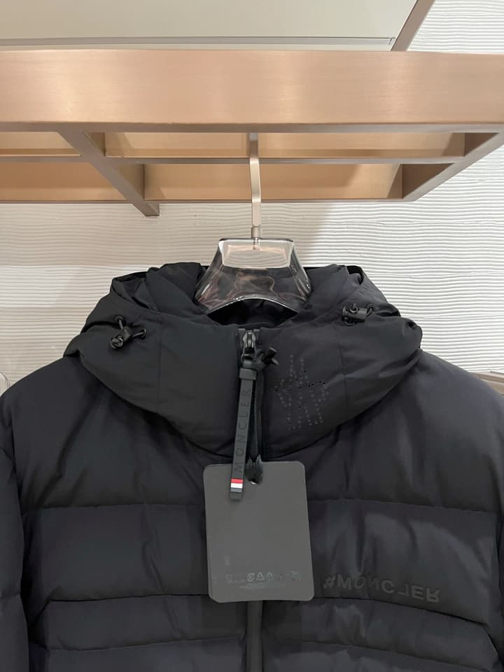Moncler Designer Down Puffer Jacket – 2025 Collection in Classic Black Down Jacket