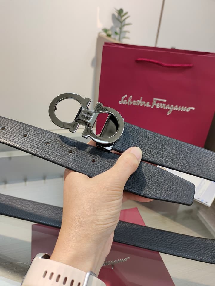 Ferragamo Reversible Leather Belt with Copper Buckle in Dark Leather With Black Buckle
