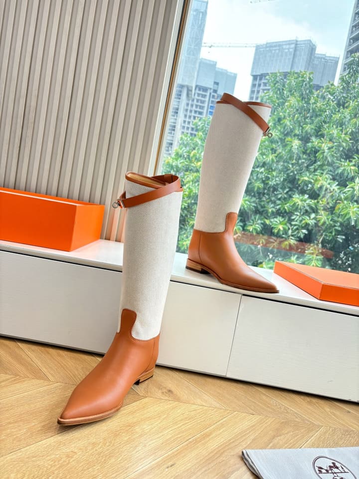 Hermès Classic Knee-High Boots – 2025FW in Assorted Buckle Riding Boots Display
