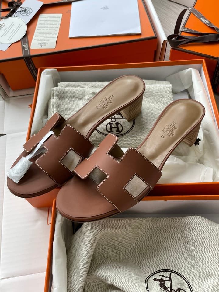 Hermès Classic H Slippers in Cream Leather