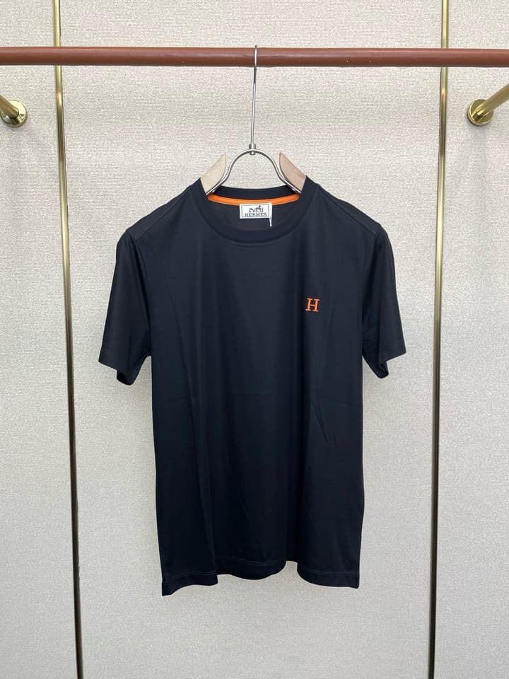 Hermès Men's Casual Short-Sleeve T-Shirt in Black Abstract Crew Neck