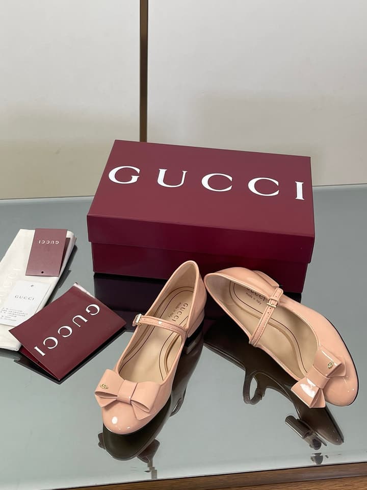Gucci Bow Detail Mary Jane Ballerina Flats – 2025 Early Autumn Collection in Deep Red Patent Leather