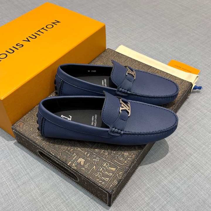 Louis Vuitton Men's Lizard-Embossed Driving Shoes in Black