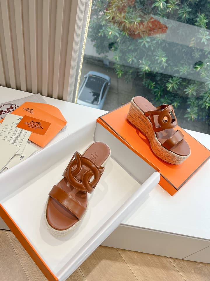 Hermès Wedge Sandals – Spring/Summer 2024 Collection in Black