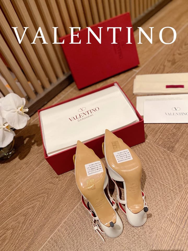 Valentino VLogo Signature Leather Pumps – 2022 Collection in Glossy Black With Red Lining