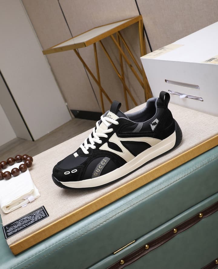 Gucci Latest Calfskin Leather Loafers in Beige With White Accents