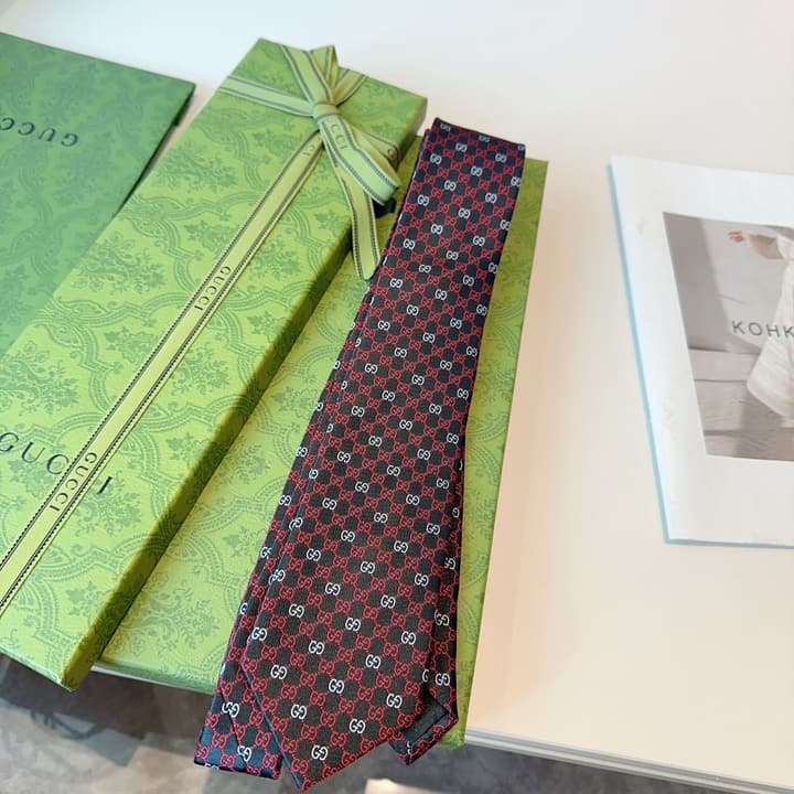 Gucci Men's GG Silk Jacquard Tie – 2025 Spring/Summer Collection in Blue
