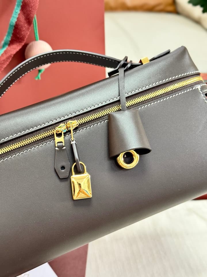 Loro Piana Extra Clutch L29 in Black Leather