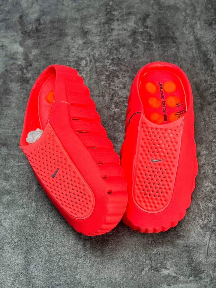 Nike Mind 001 Massage Clogs – Red in Red