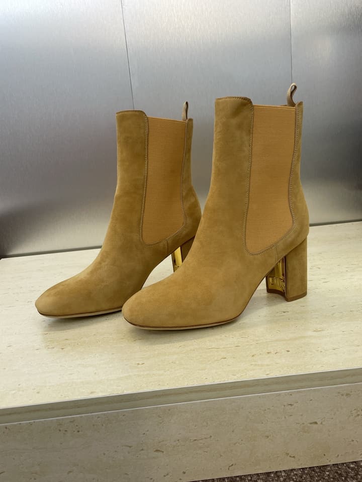 Dior D-Art Chunky Heel Chelsea Ankle Boots – 2025FW in Black Suede