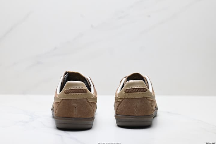Onitsuka Tiger Tokuten Retro Low-Top Sneakers in Brown Suede With Tan Stripes