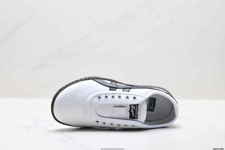 Onitsuka Tiger TSUNAHIKI Slip-On Casual Sneakers in Cream With Navy Stripes