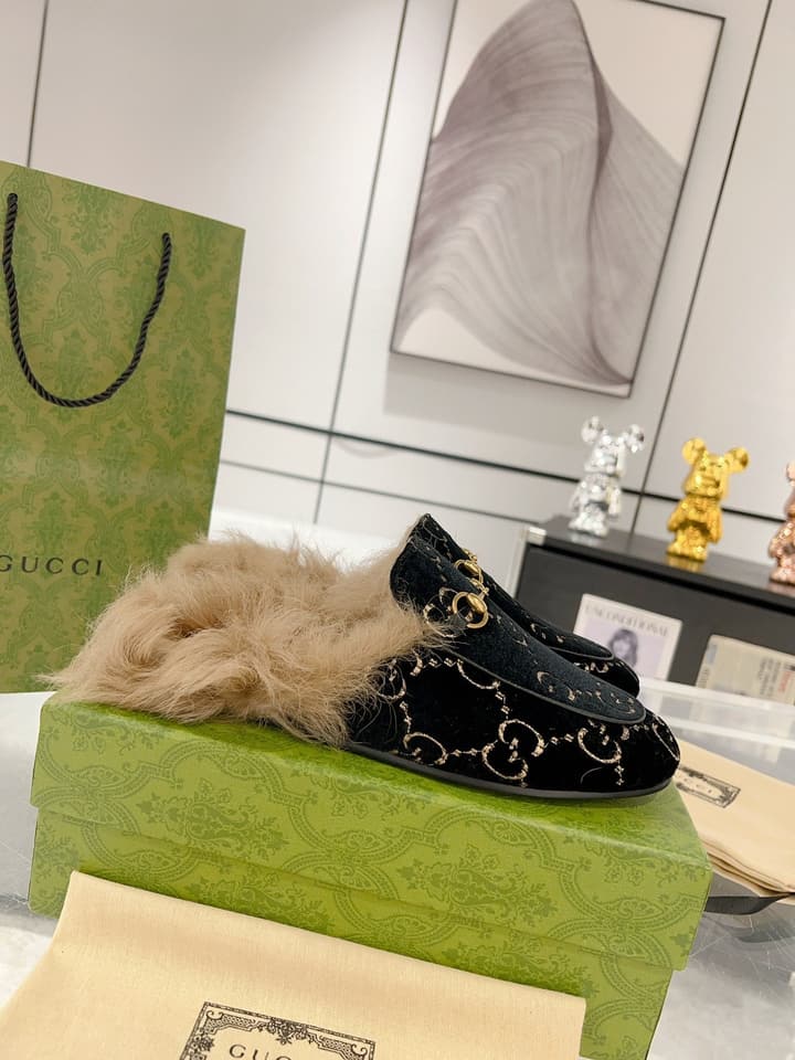 Gucci Toscana Sheepskin Loafers in Black Patent Embossed With Tan Shearling
