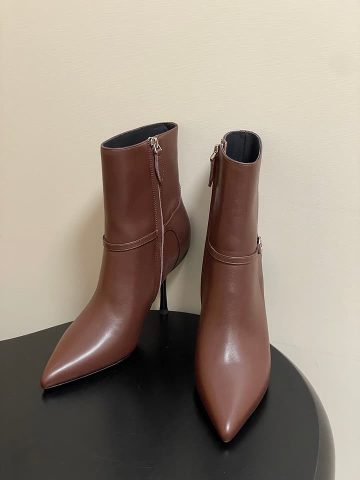 Louis Vuitton Legacy Pointed-Toe Ankle Boots – 25SS