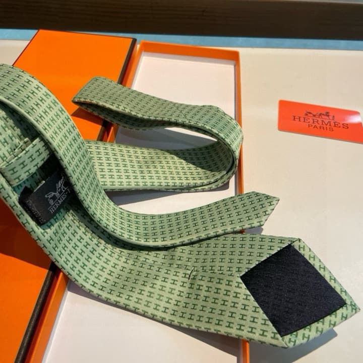 Hermès H-Letter Men's Silk Tie Series in Burgundy Microdot