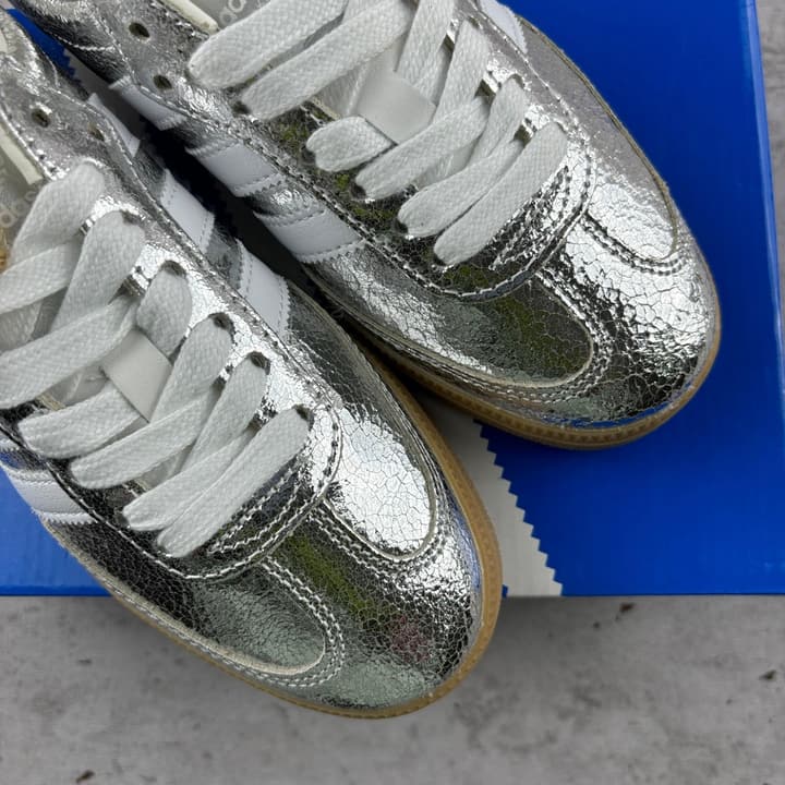 Adidas Samba OG Sneakers in Gold Metallic