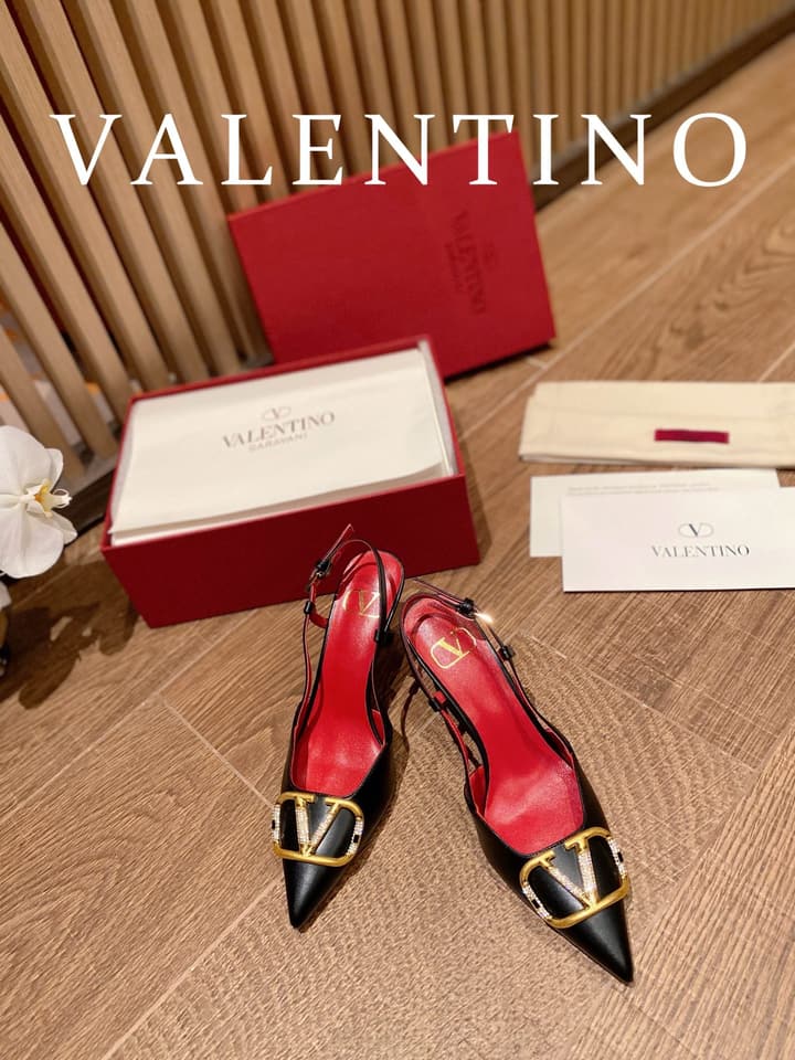 Valentino VLogo Signature Leather Pumps – 2022 Collection in Glossy Black With Red Lining