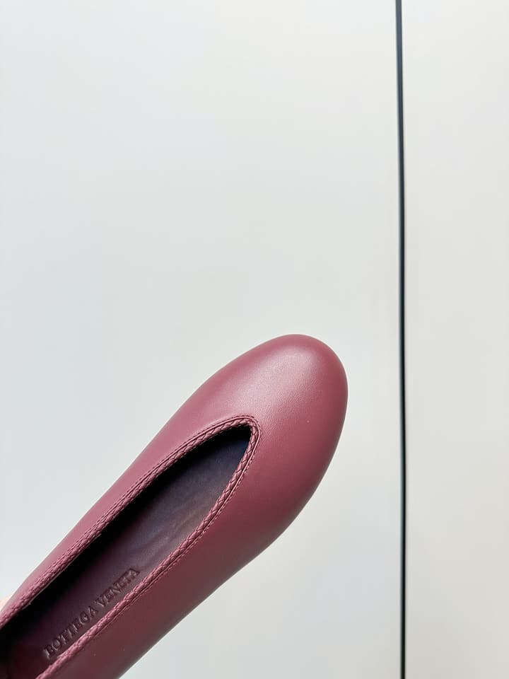 Bottega Veneta Woven Flats – 2025 Collection in Black