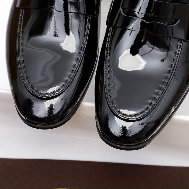 Tod's Classic Men's Driving Shoes in Polished Black