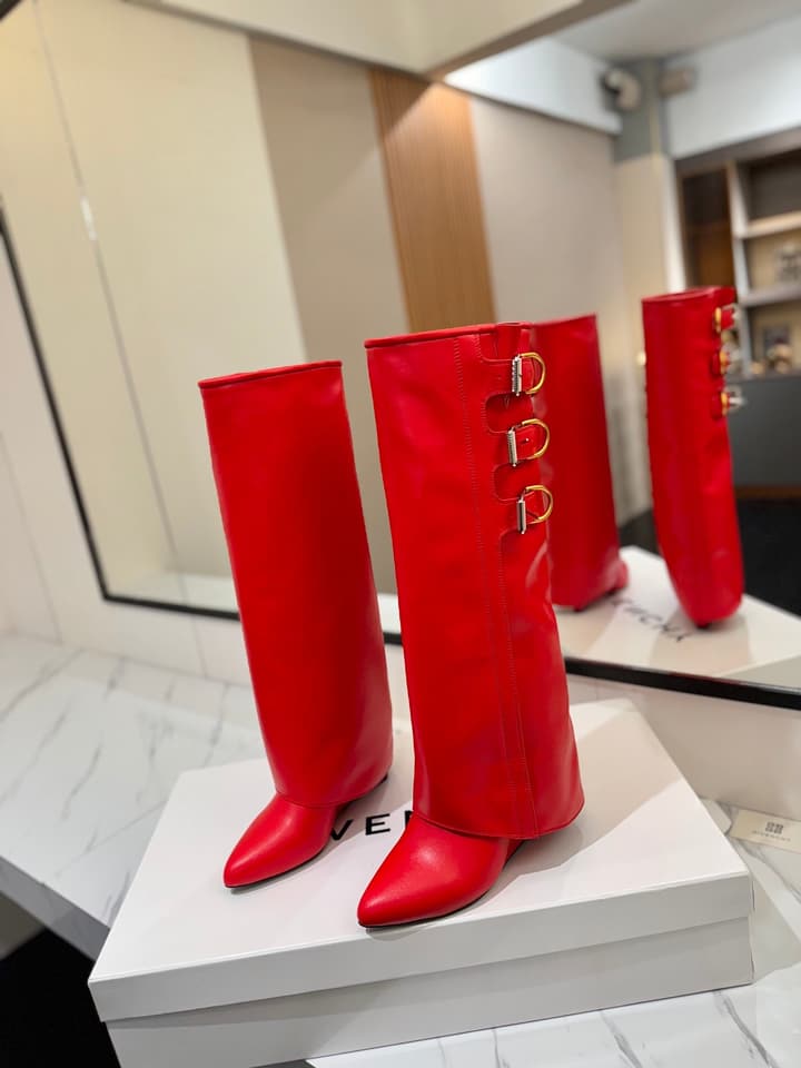 Givenchy Lock Detail Knee-High Boots – 2024 Spring/Summer Collection in Black