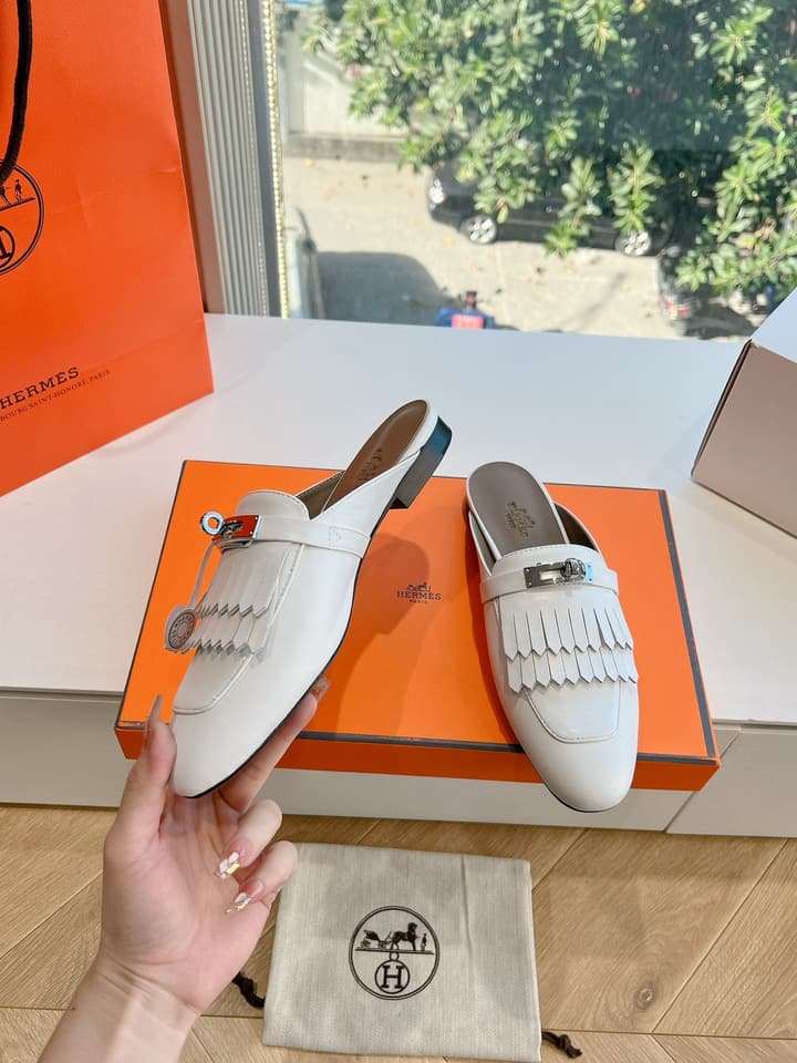 Hermès Calfskin Mules – 25SS/FW Collection in Black Embossed Leather With Silver Hardware