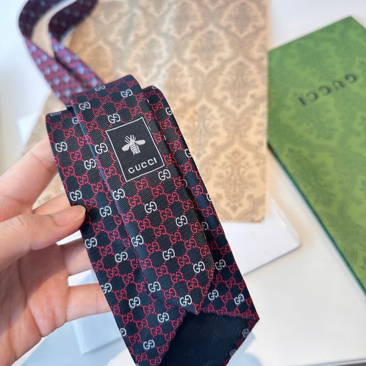 Gucci Men's GG Silk Jacquard Tie – 2025 Spring/Summer Collection in Blue