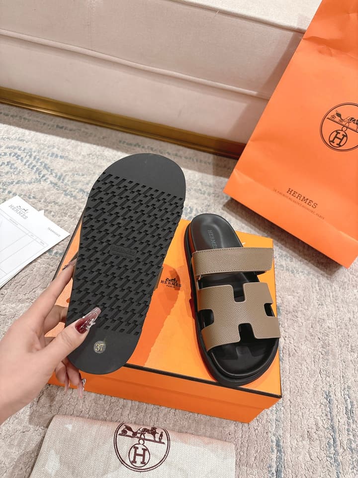 Hermès Chypre Leather Slides