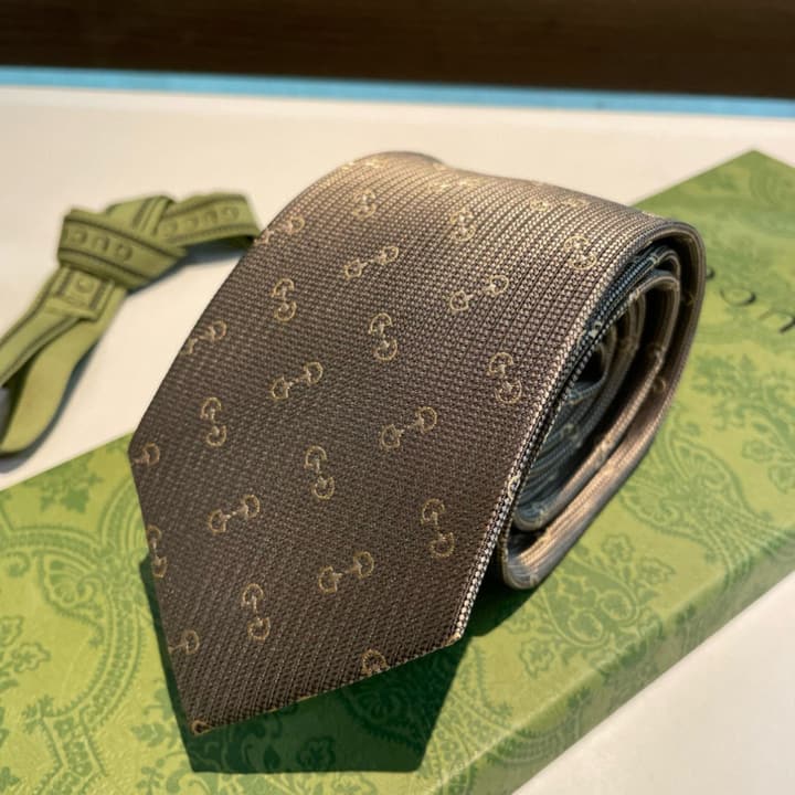 Gucci Men's Jacquard Silk Tie in Black Gg Pattern