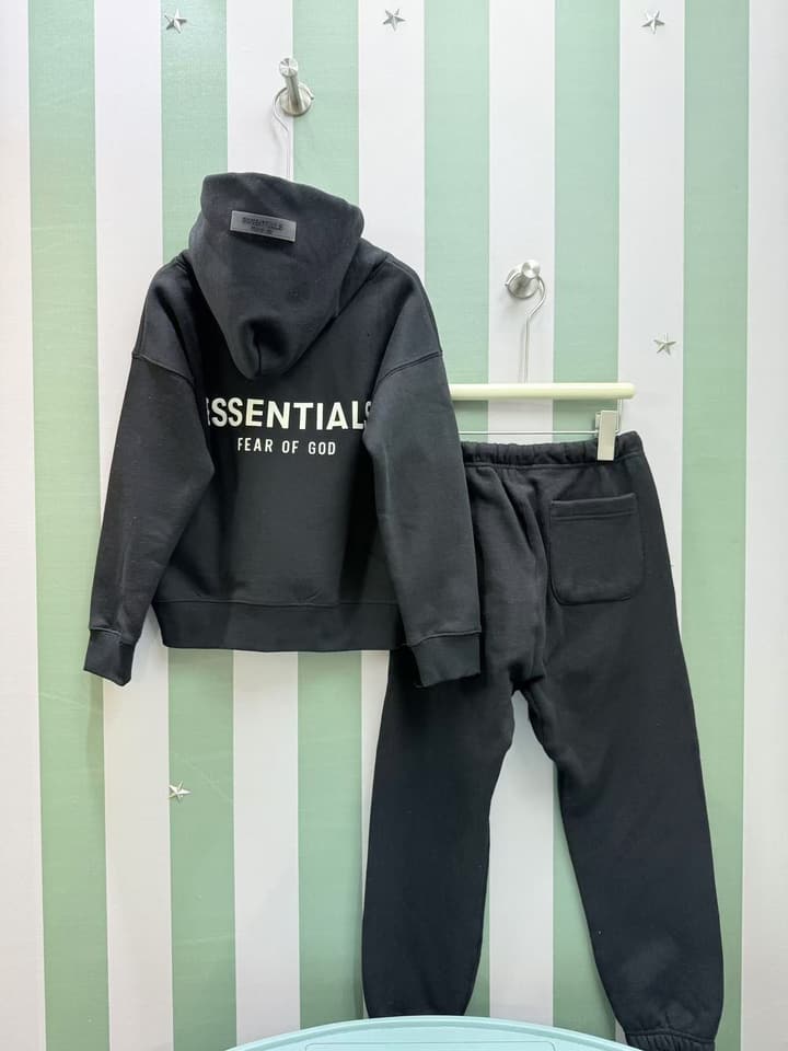Fear of God ESSENTIALS Fleece Tracksuit Set – Kids Collection – 2025SS in Dark Gray Set