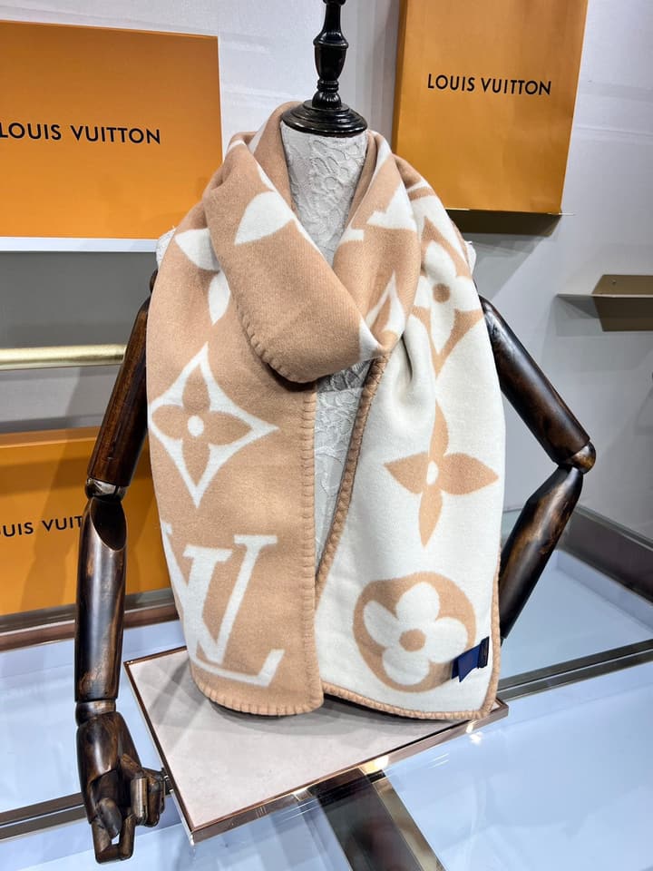 Louis Vuitton Monogram Jacquard Cashmere Scarf – 2023 Collection