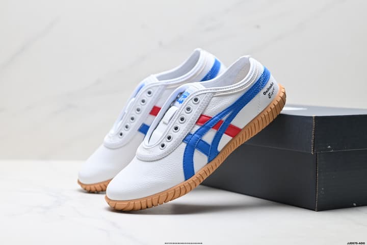 Onitsuka Tiger TSUNAHIKI Slip-On Casual Sneakers in Cream With Navy Stripes