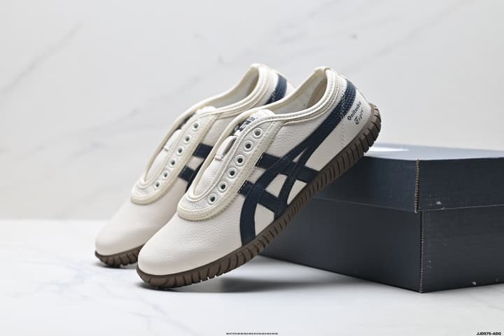 Onitsuka Tiger TSUNAHIKI Slip-On Casual Sneakers in Cream With Navy Stripes