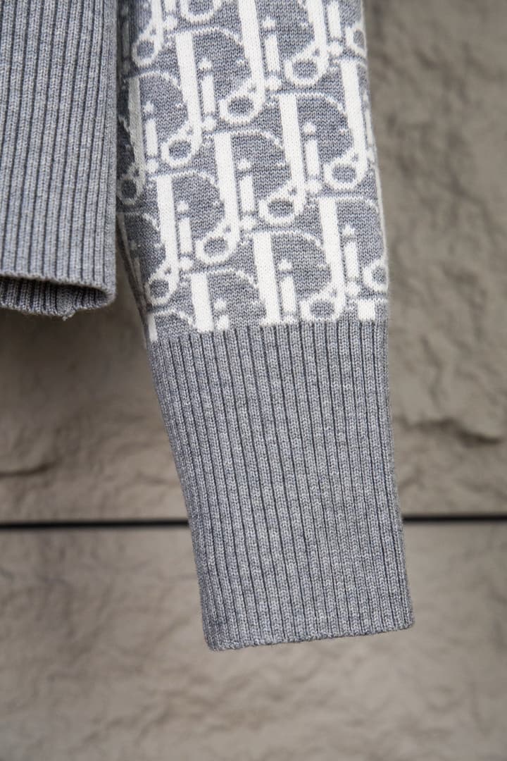 Dior Classic Oblique Reversible Cashmere Sweater – 25FW in Camel Oblique Pattern