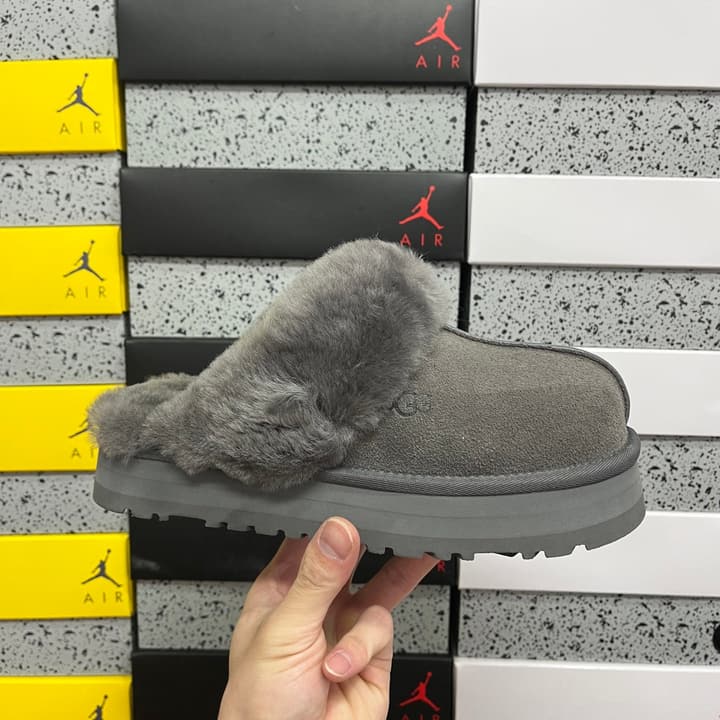 UGG Thick-Soled Low-Cut Fur Snow Boots in Olive Suede Patterned Trim