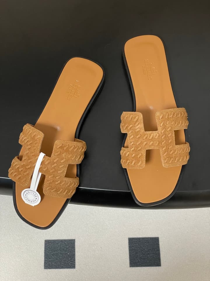 Hermès Oran Woven Suede Sandals – 2025 Collection in Black Leather