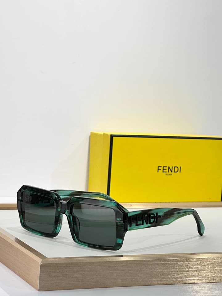 Fendi FE40073U Sunglasses