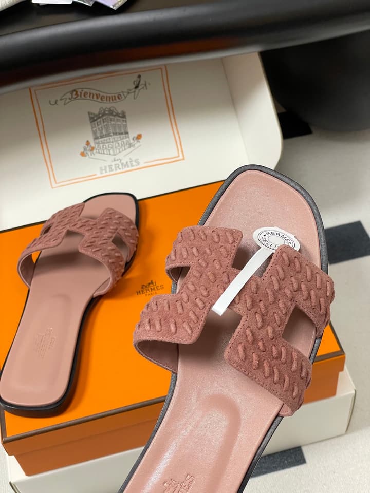 Hermès Oran Woven Suede Sandals – 2025 Collection in Black Leather