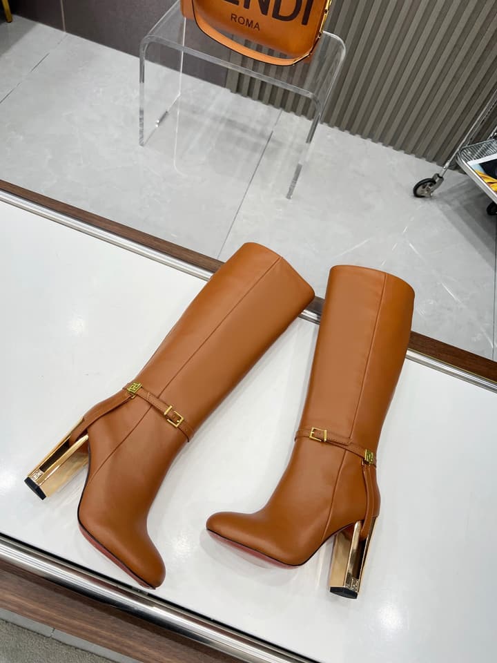 Fendi Delfina Runway Round Toe Boots in Black Leather Boots