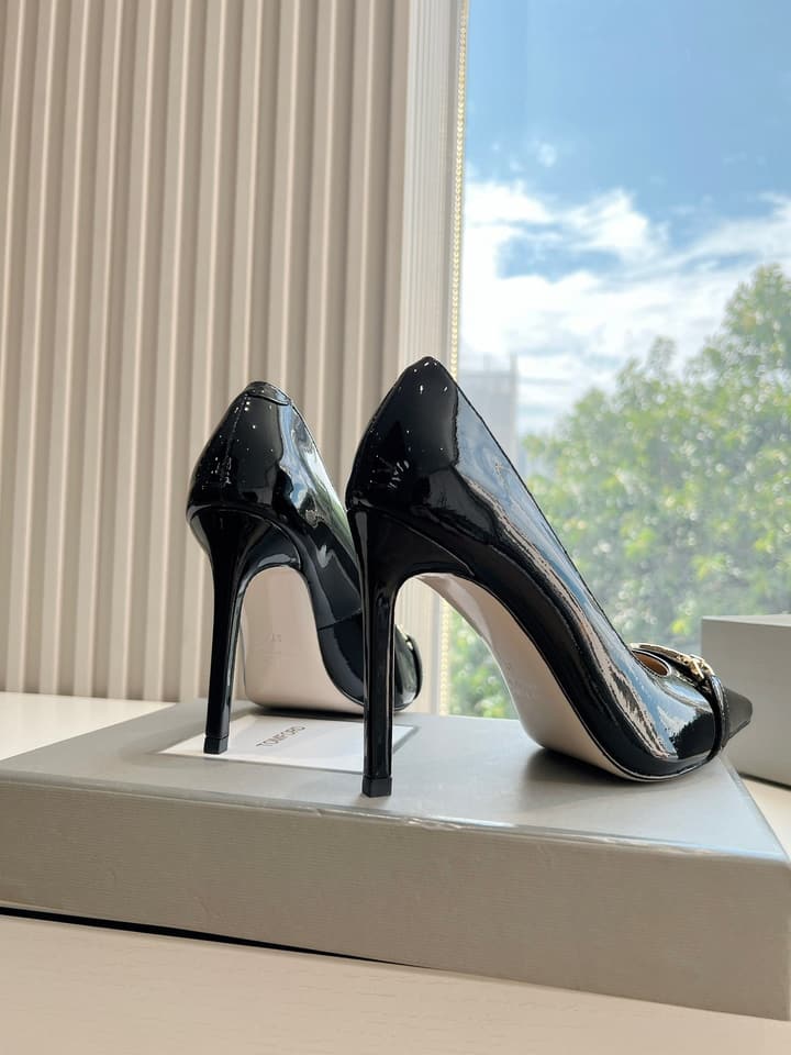 Tom Ford Sparkle Patent Leather Pumps – FW24 Collection in Black