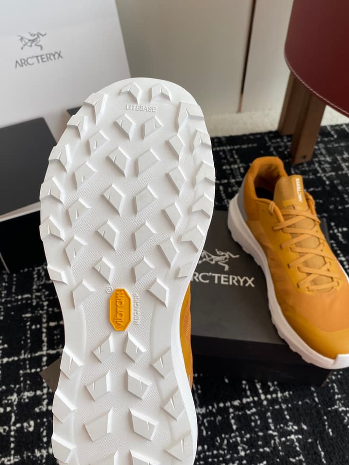 Arc'teryx Norvan VT Trail Running Shoes in Black With White Sole