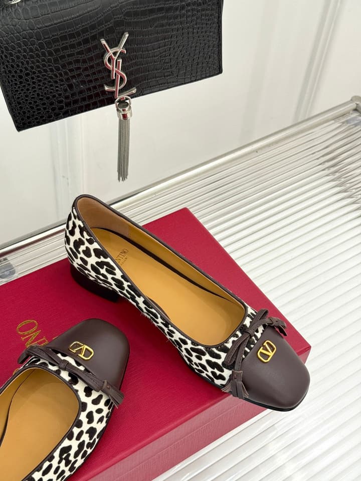 Valentino VLogo Metal Buckle Ballet Flats – 25FW in Charcoal