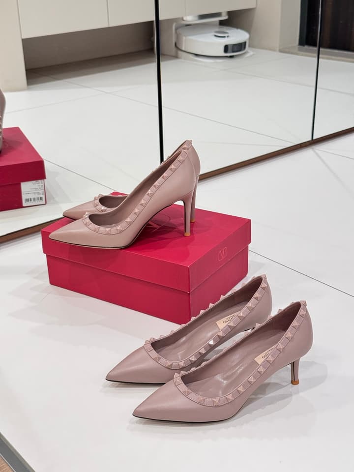 Valentino Classic High-Heel Pumps in Nude Pink Studded