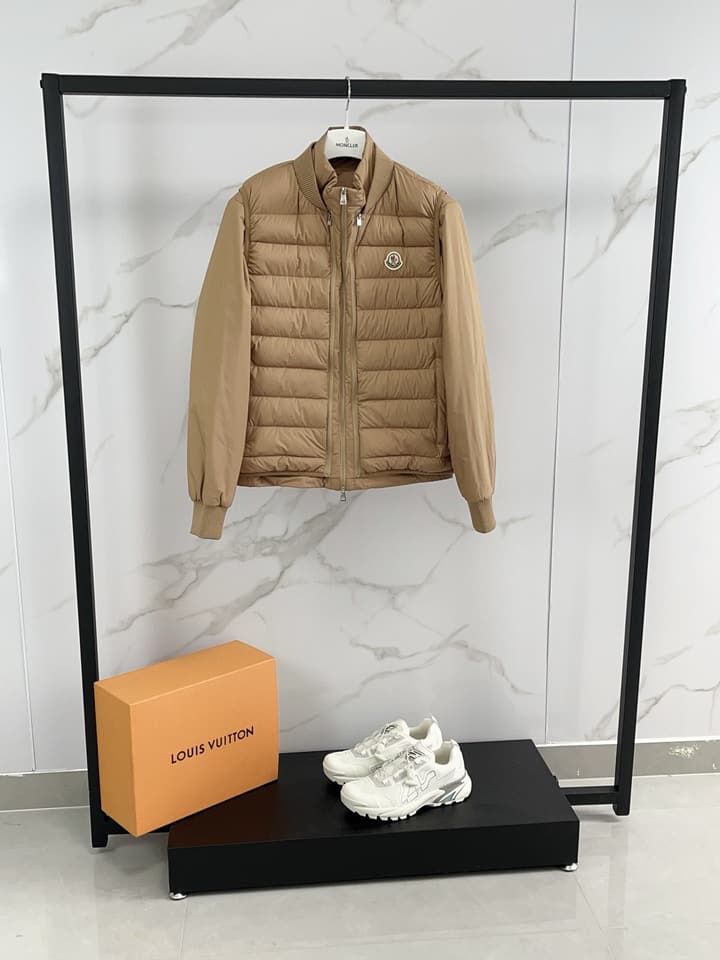 Moncler 2025 Designer Puffer Jacket – 2025 Collection in Black Quilted Jacket