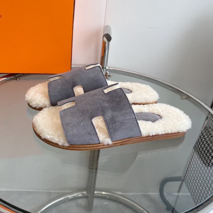 Hermès Izmir Classic H Wool Slippers in Black