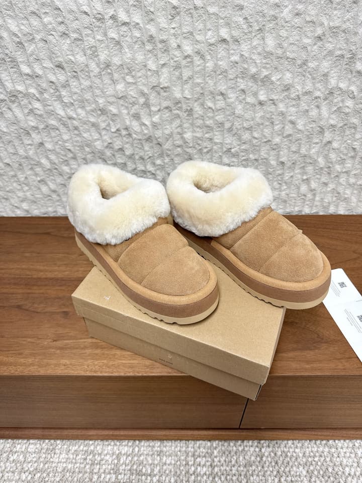 UGG Sheepskin Fur-Lined Slippers – Autumn/Winter Collection in Tall Light Pink With Cream Fur