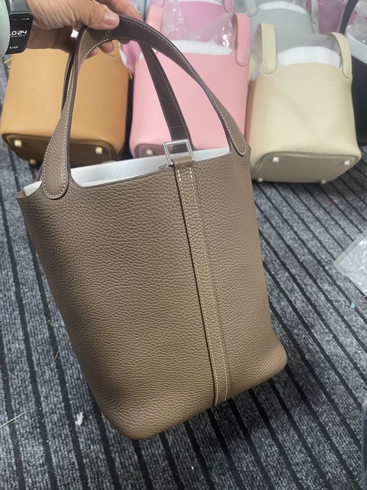 Hermès Picotin 22 Bag in Elephant Grey with Gold Hardware